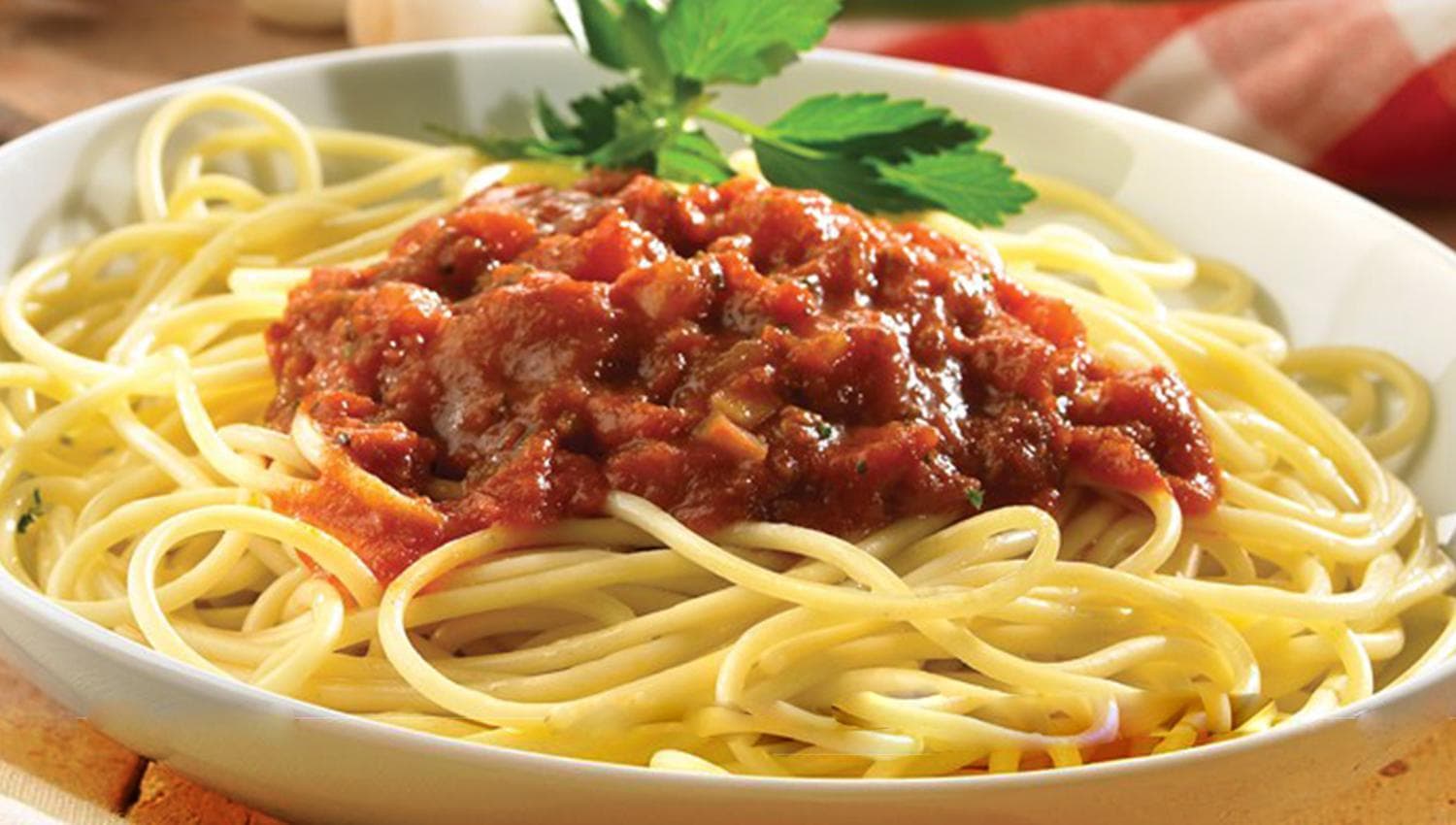 Spaghetti con salsa roja